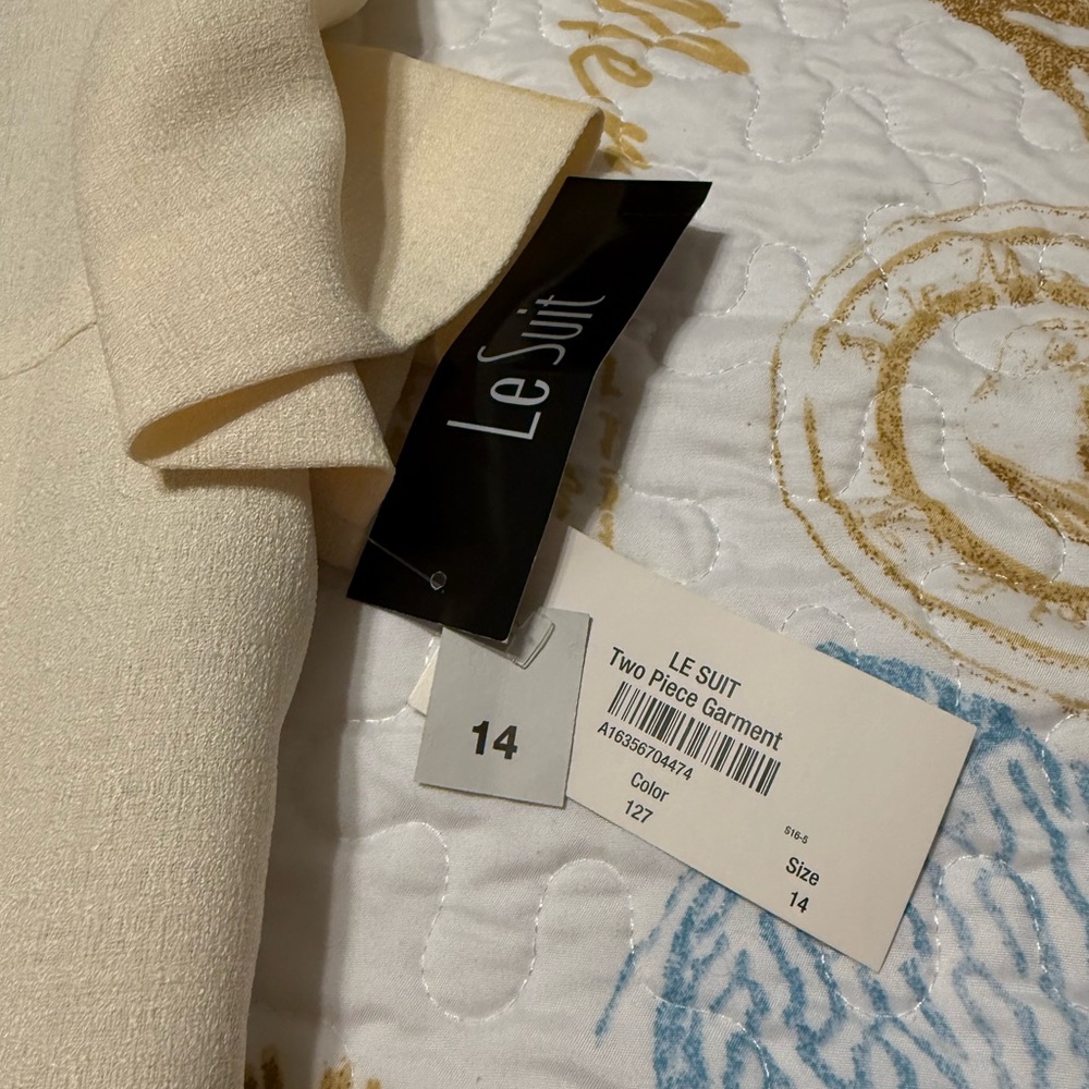 Le Suit Cream Skirt Set